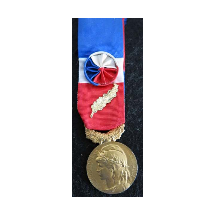 FRANCE : Médaille d'Honneur du Travail Or ordonnance 35 ans attribuée à R. Gonidec en 1983 (222)