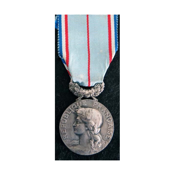 FRANCE : médaille du Grand Prix humanitaire de France en métal argenté (222)