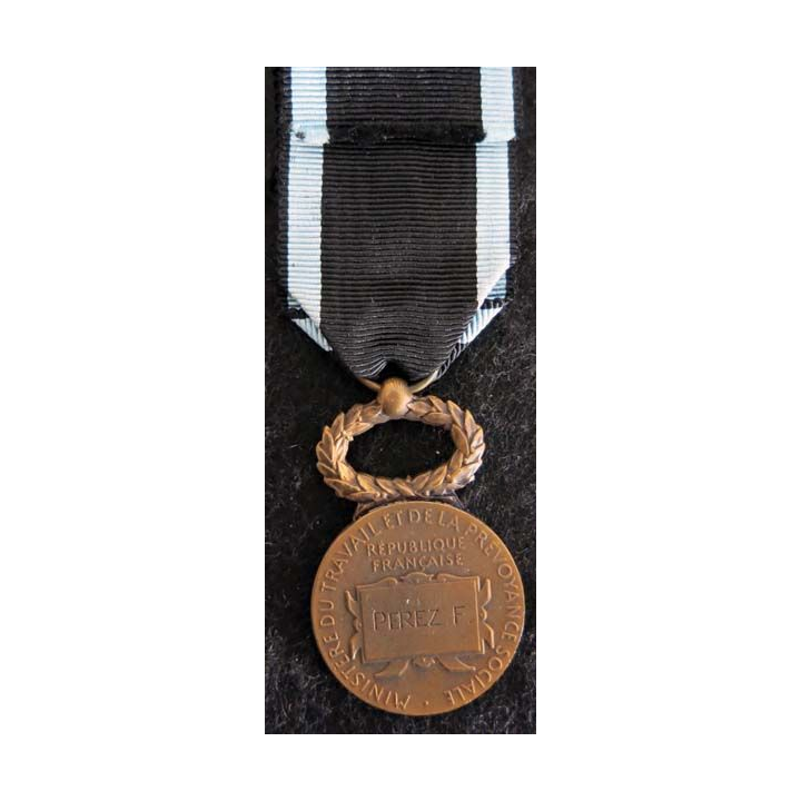 FRANCE : médaille de la société de secours mutuels du ministère du travail et de la prévoyance sociale en bronze (222)