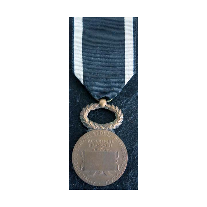 FRANCE : médaille de la société de secours mutuels du ministère du travail et de la prévoyance sociale en bronze (222)