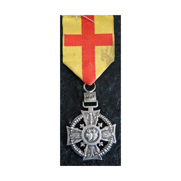 FRANCE : médaille religieuse de dimension 2,8 cm x 8,3 cm en métal argenté (222)