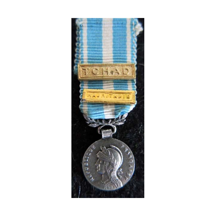 FRANCE : médaille miniature française d'outre mer en métal argenté avec une barrette Mauritanie et Tchad (224)