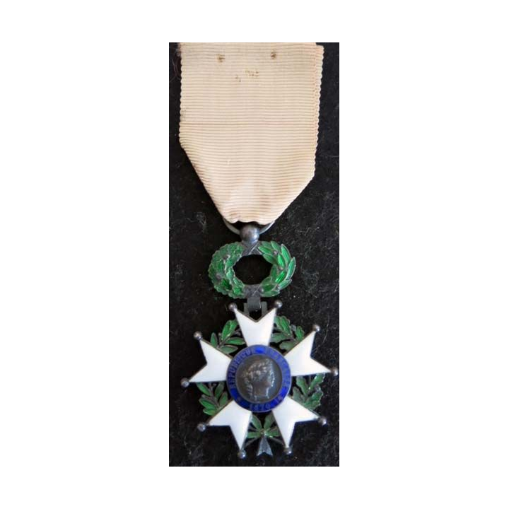 FRANCE : croix de Chevalier de l'Ordre de la Légion d'Honneur 3° république en émail et argent éclat au revers