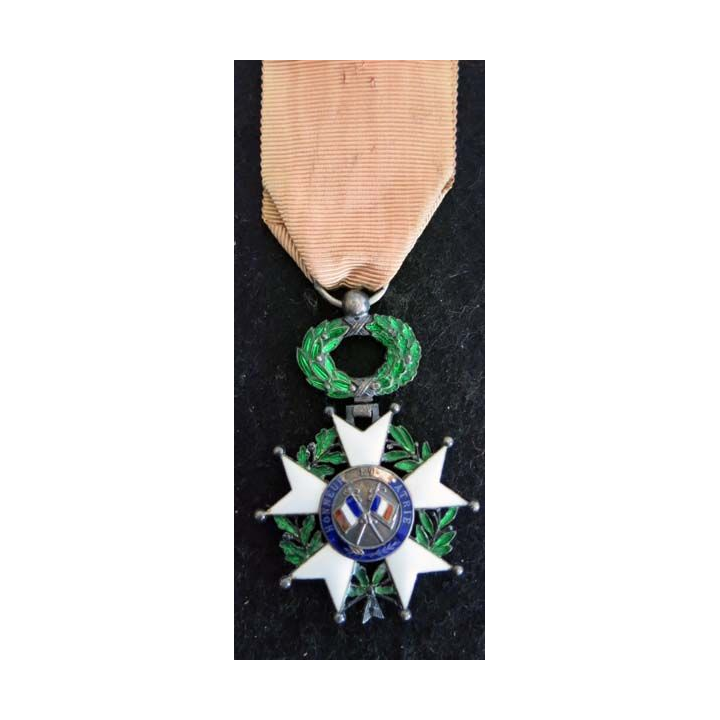 FRANCE : croix de Chevalier de l'Ordre de la Légion d'Honneur 3° république en émail et argent éclat au revers