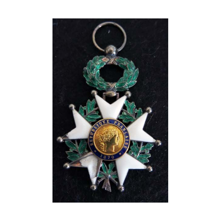 FRANCE : croix de Chevalier de l'Ordre de la Légion d'Honneur 3° république en émail et argent centre en or
