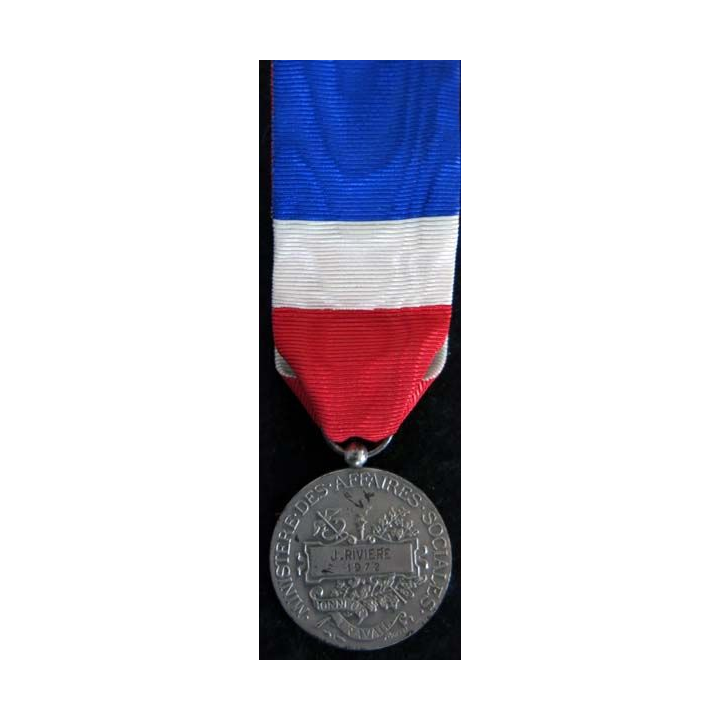 FRANCE : Médaille du travail du ministère du travail et de la sécurité sociale en argent attribuée à  J. Rivière en 1972