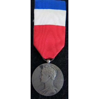 FRANCE : Médaille du travail du ministère du travail et de la sécurité sociale en argent attribuée à M. Crowin Devinck 1951