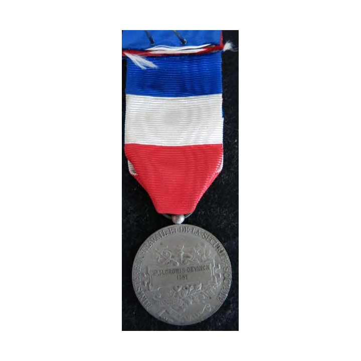 FRANCE : Médaille du travail du ministère du travail et de la sécurité sociale en argent attribuée à M. Crowin Devinck 1951