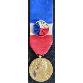 FRANCE : Médaille d'Honneur du Travail Or modèle 1956 attribuée à J-B. Crowin en 1958