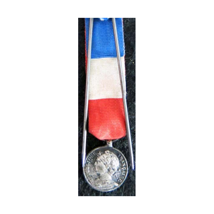 FRANCE : Médaille miniature du travail du ministère du commerce et de l’industrie argent