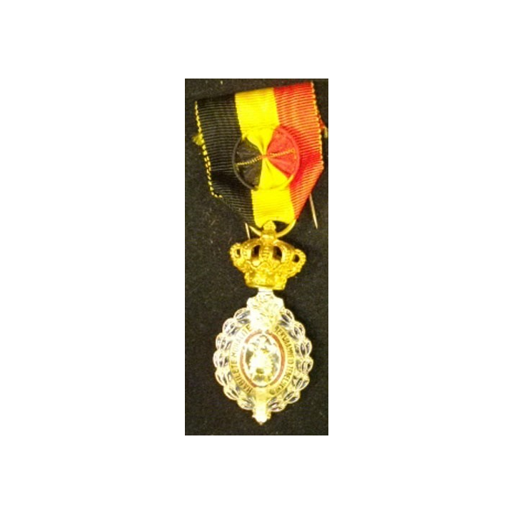 BELGIQUE : médaille du travail 1° classe dans sa boite