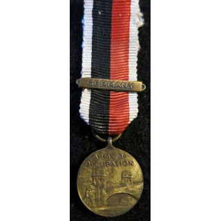 USA : Médaille miniature Army of Occupation Medal  agrafe Germany (4446)