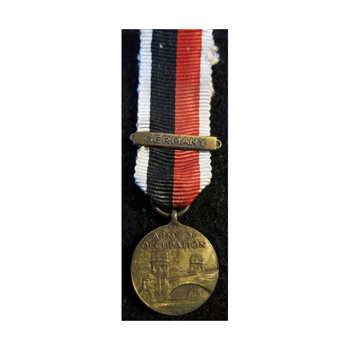 USA : Médaille miniature Army of Occupation Medal  agrafe Germany (4446)