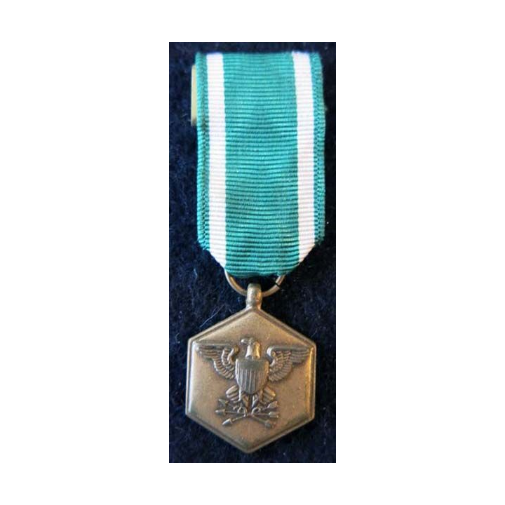USA : Médaille miniature de la Commendation Medal pour l'US Navy et le Marine Corps (4413)