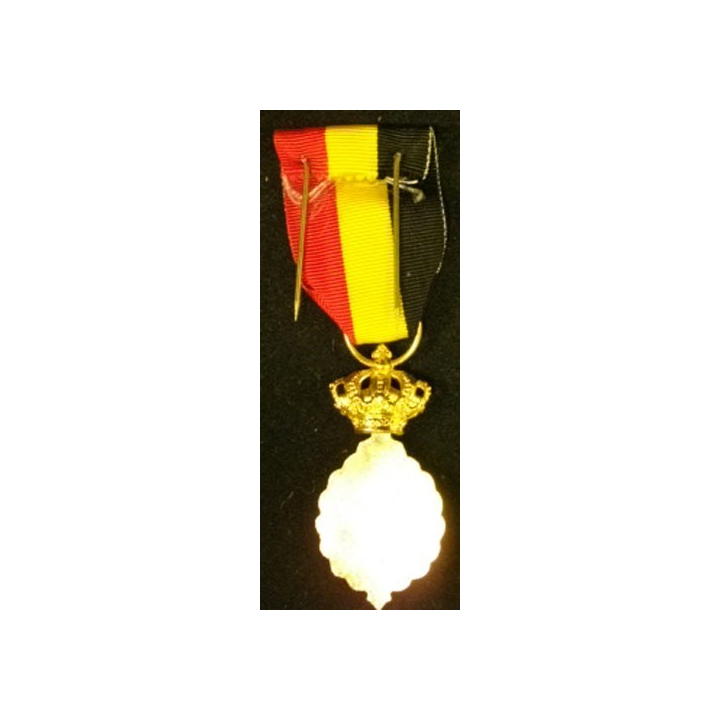 BELGIQUE : médaille du travail 1° classe dans sa boite