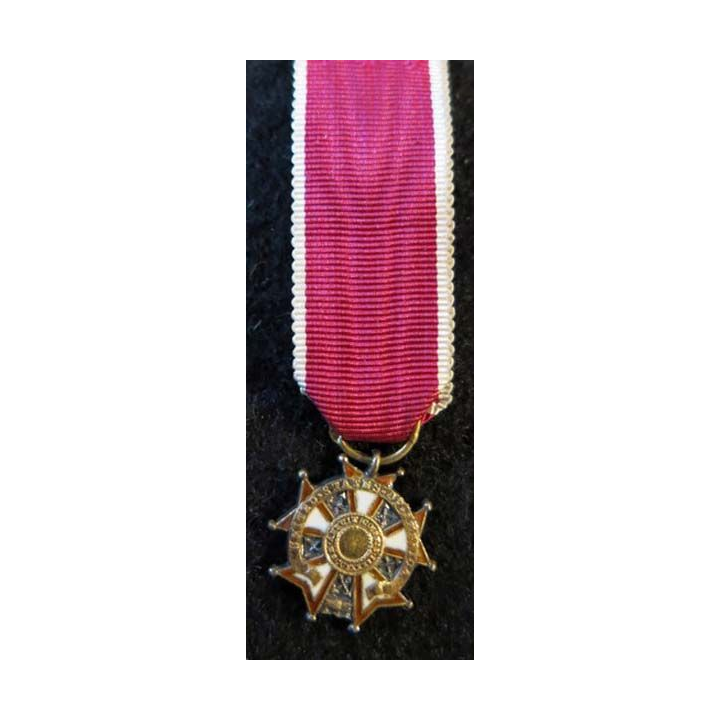 USA : Médaille miniature de la Legion of Merit en émail (4396)