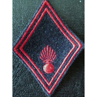 LOSANGE DE BRAS MODÈLE 45 : régiment d'Infanterie troupe sans numéro grenade en bas