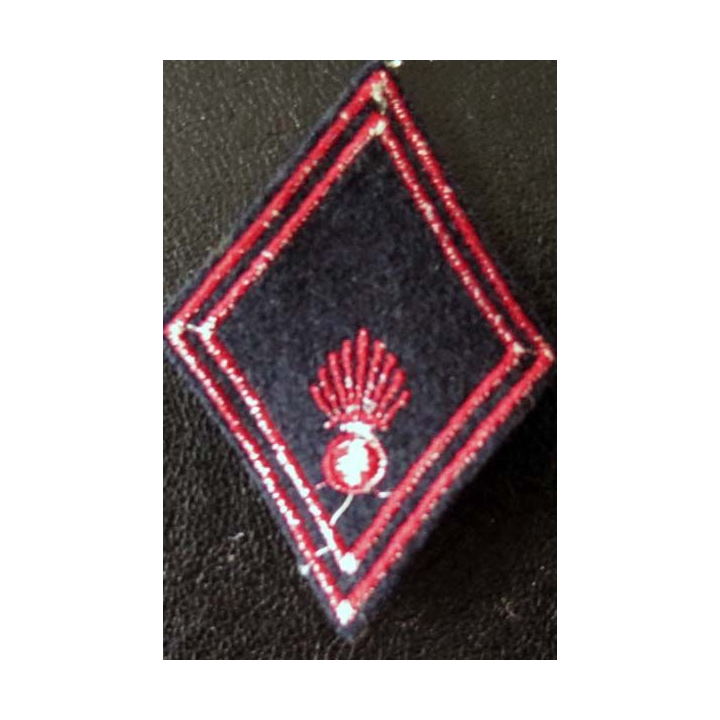 LOSANGE DE BRAS MODÈLE 45 : régiment d'Infanterie troupe sans numéro grenade en bas