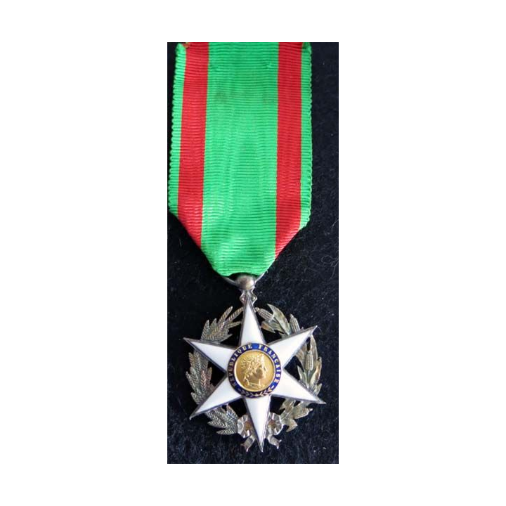 FRANCE : Médaille de chevalier de l'Ordre du mérite agricole 1883 (émail et argent) (221)