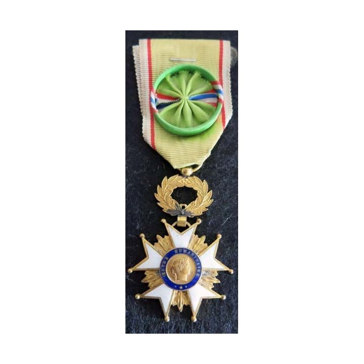 FRANCE : Médaille d’officier de l’œuvre humanitaire en émail (221)