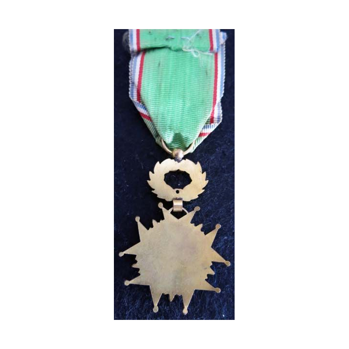 FRANCE : Médaille d’officier de l’œuvre humanitaire en émail (221)
