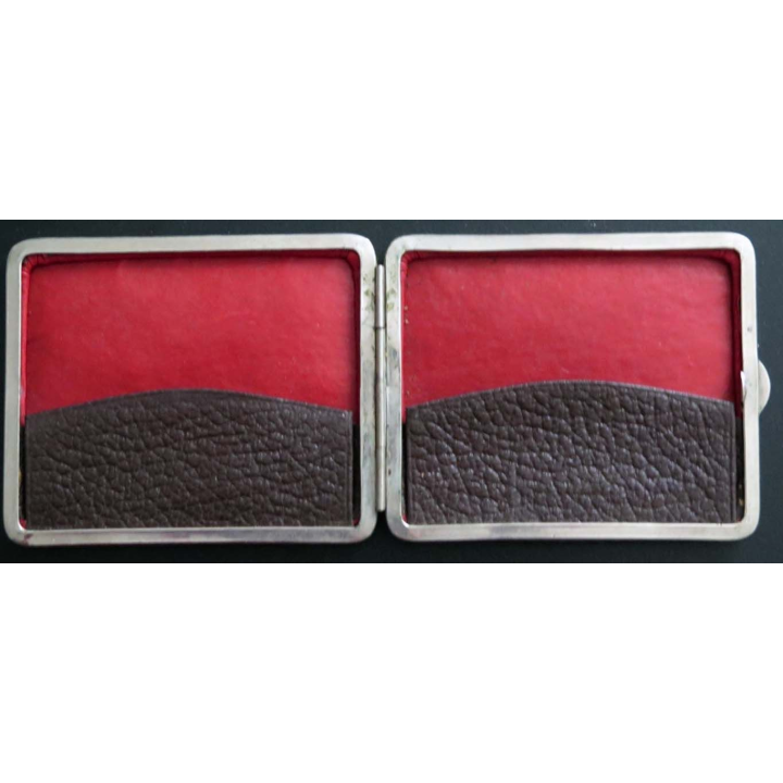 Porte cigarettes cuir et acier de largeur 11,3 cm années 1950