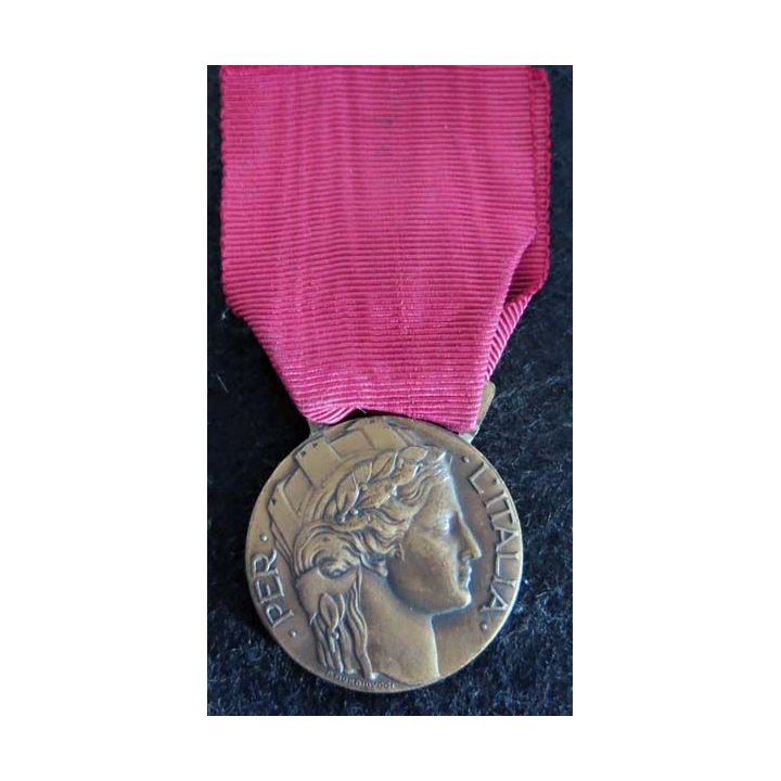 ITALIE : médaille volontari di guerrade la guerre 1915-1918 couleur bronze