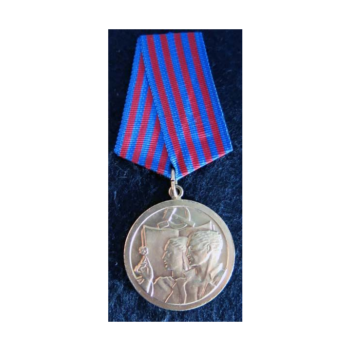YOUGOSLAVIE : médaille du travail (медаља рада) instituée le 12 juin 1945