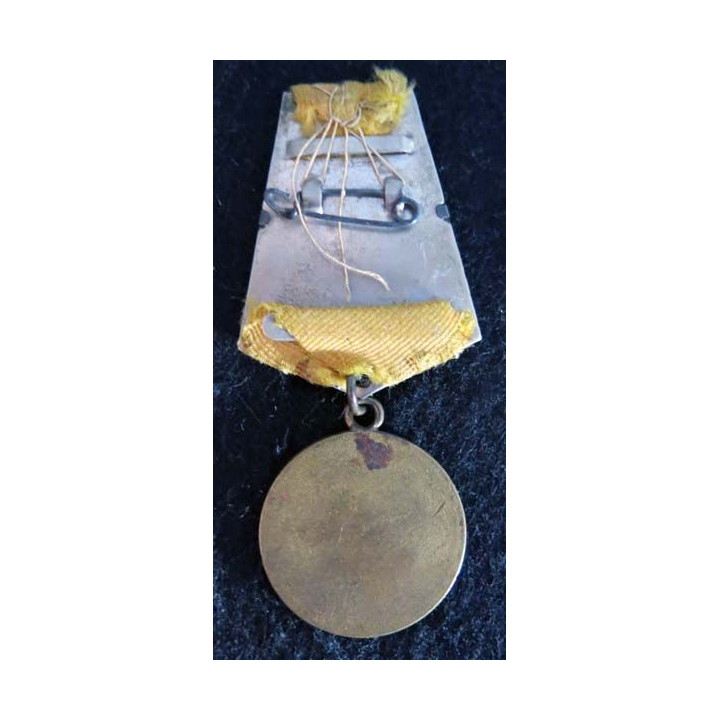 ALBANIE : médaille pour la libération du pays Medalje per Clirimin e Atdheut 1945