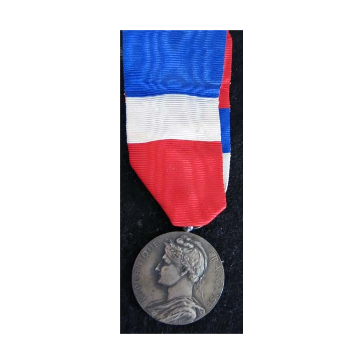 FRANCE : Médaille du travail du ministère du travail et de la sécurité sociale en argent attribuée à P. Gasser 1949