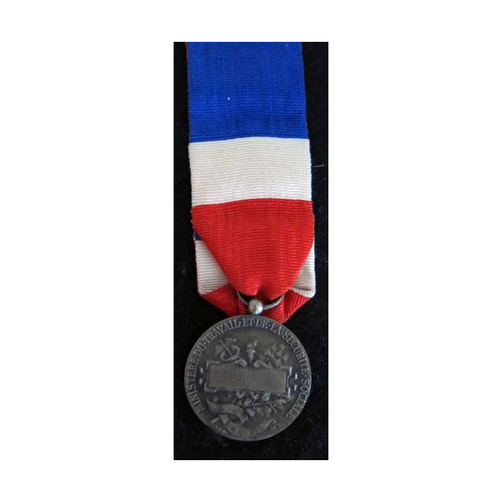 FRANCE : Médaille du travail du ministère du travail et de la sécurité sociale en argent attribuée à Mme E. Gasser 1950