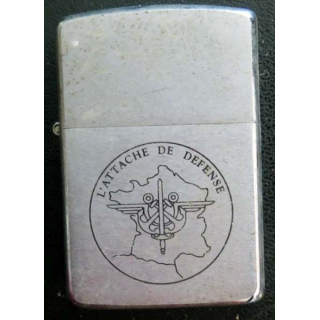Zippo d'attaché de défense de fabrication Bradford . PA en métal brossé argenté