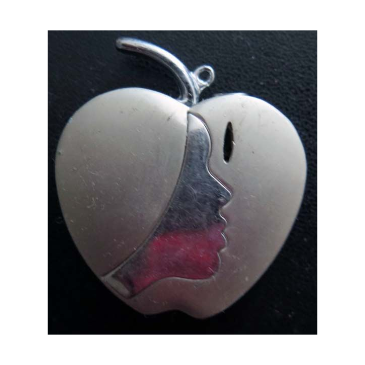 BRIQUET : briquet en forme de coeur avec visage de femme