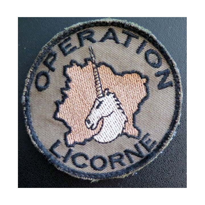 Insigne tissu opération Licorne sur Fond camouflé