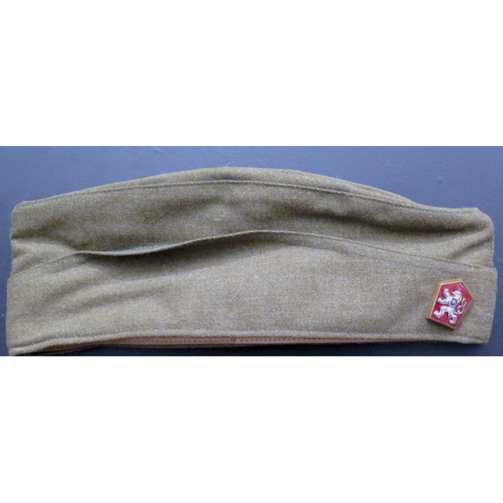 Calot tchécoslovaque avec insigne Dulovce 1983 taille 56