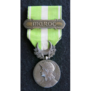 FRANCE : médaille commémorative du Maroc avec agrafes en argent diamètre 3 cm