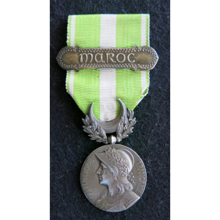 FRANCE : médaille commémorative du Maroc avec agrafes en argent diamètre 3 cm