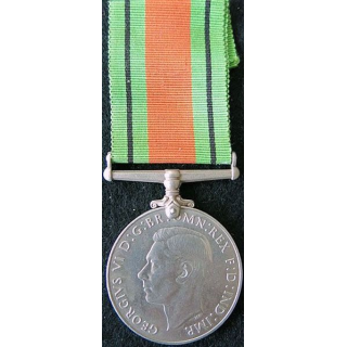 GRANDE BRETAGNE : médaille de la Defence Medal 1939-1945 en métal argenté
