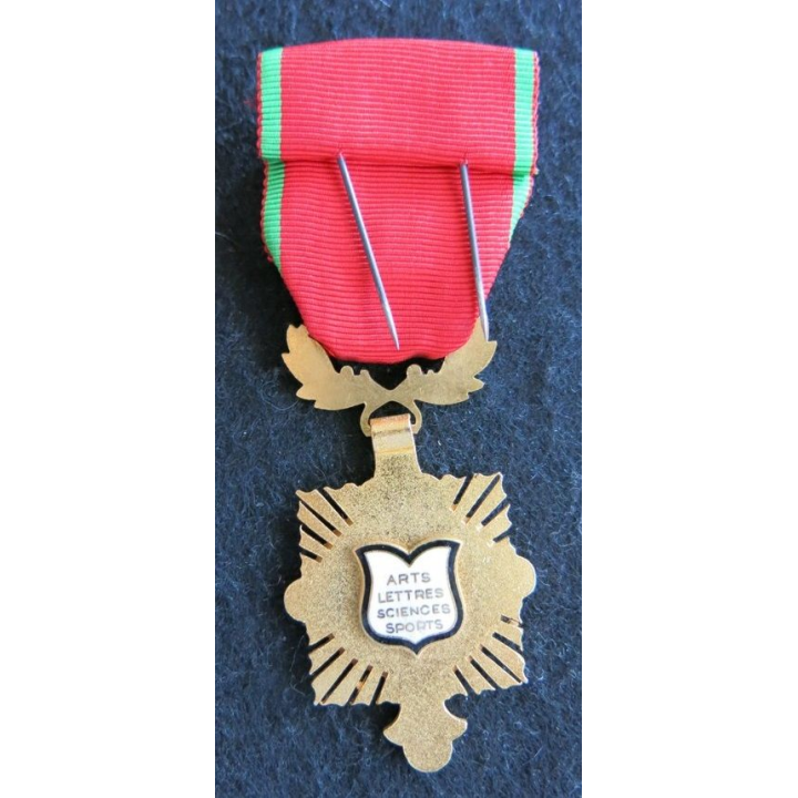 FRANCE : Médaille d'officier courage dévouement et mérite (arts lettres sciences sports)