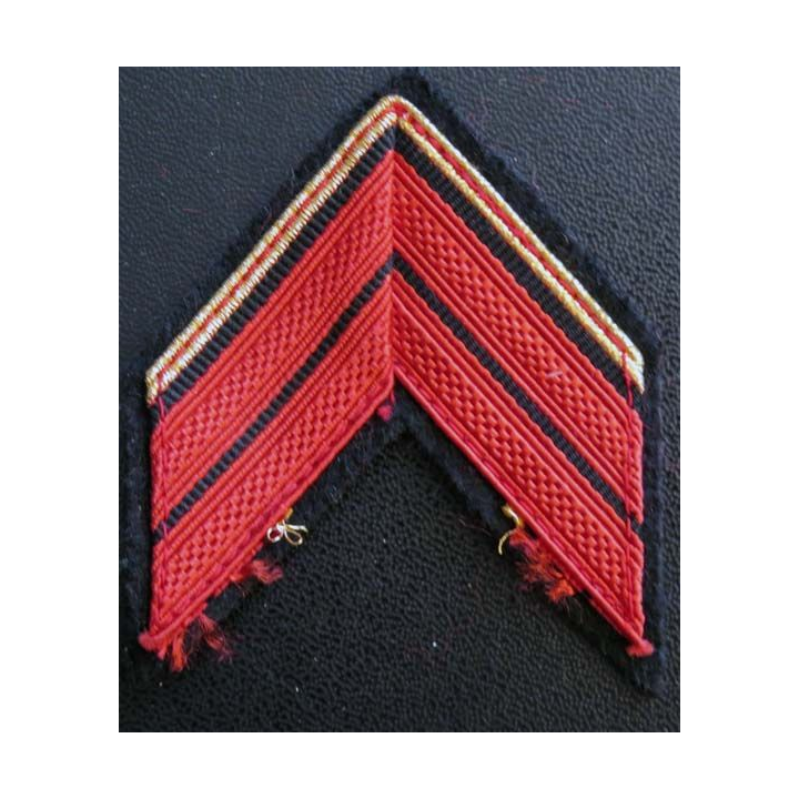 GALON CAPORAL ROUGE et liseret or sans crochets de fixation