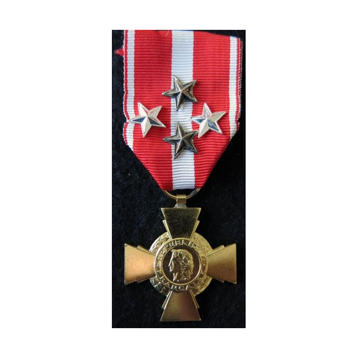FRANCE : Croix de la valeur militaire actuelle avec 4 citations (étoiles de bronze et d'argent)