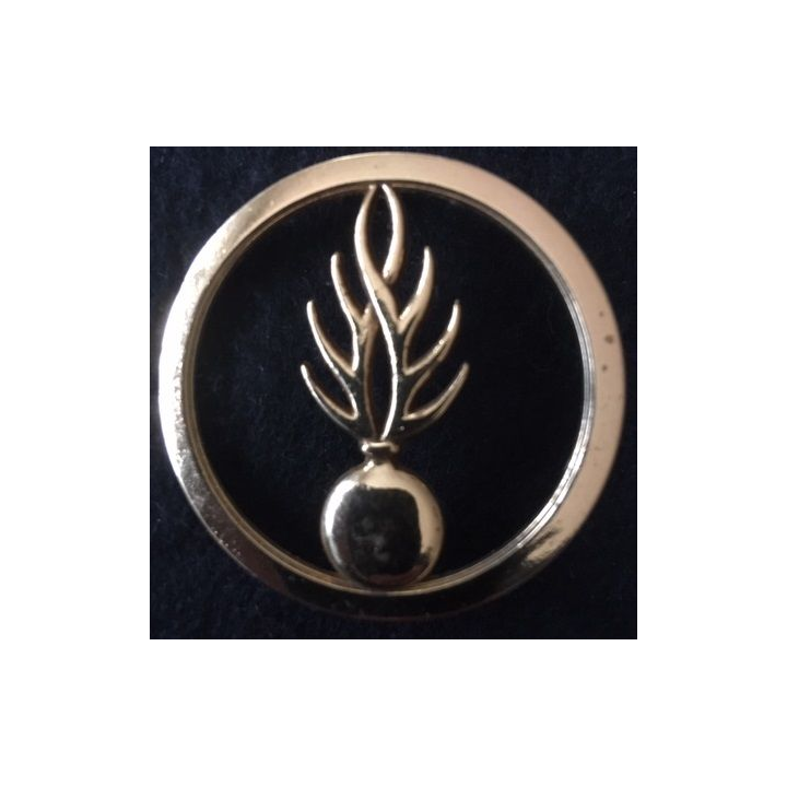 INSIGNE DE BÉRET GM : Insigne de béret de la Gendarmerie Mobile de fabrication Coinderoux Paris