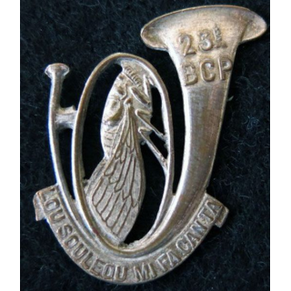 23° BCP : insigne métallique du 23° bataillon de chasseurs à pied ajouré