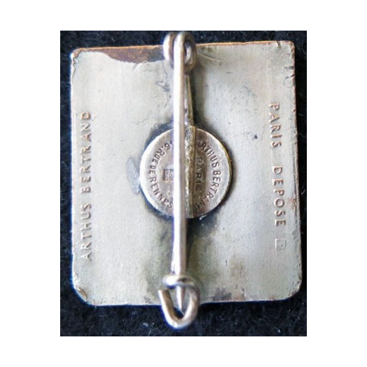 153° RIF : insigne métallique du 153° régiment d''infanterie de Forteresse fabrication Arthus Bertrand Paris déposé argenté