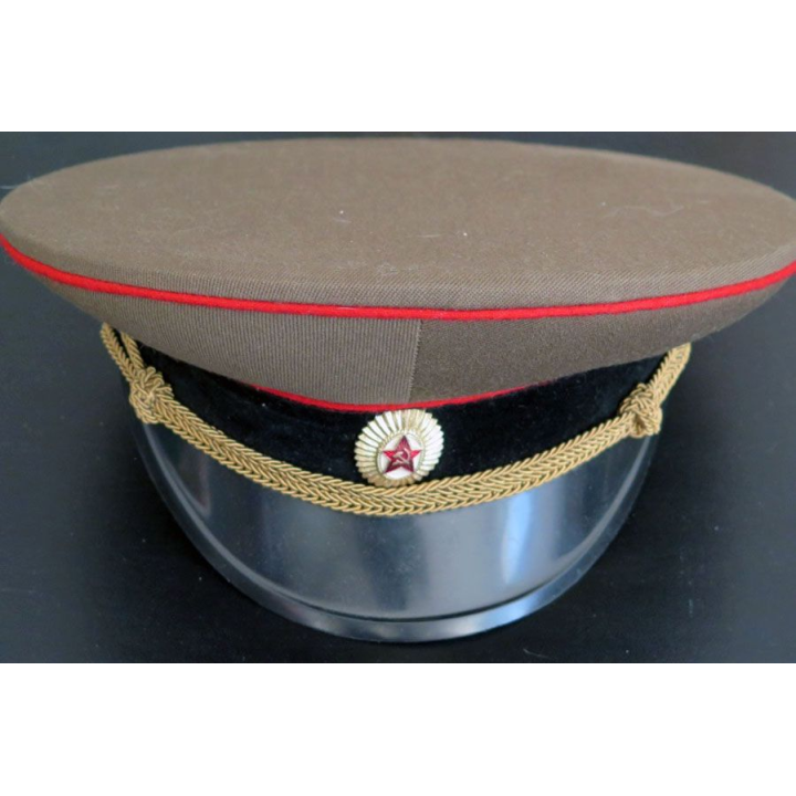 casquette d'officier russe des l'arme blindée cavalerie ou artillerie