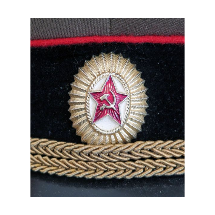 casquette d'officier russe des l'arme blindée cavalerie ou artillerie