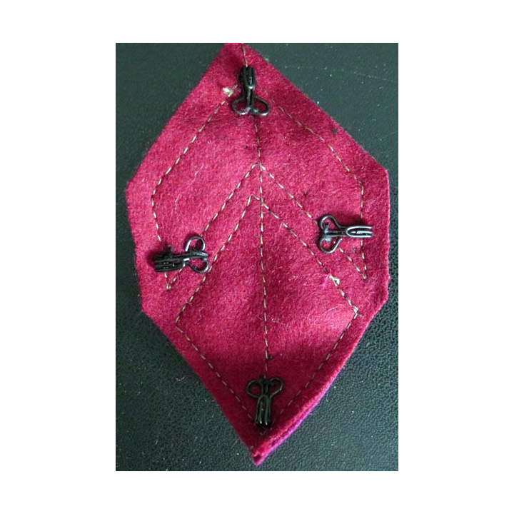 1° RMED : galon de caporal du 1° régiment médical avec crochets de fixation