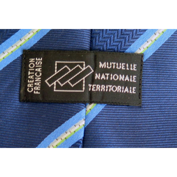 Cravate en soie et polyester rayée dominante bleue