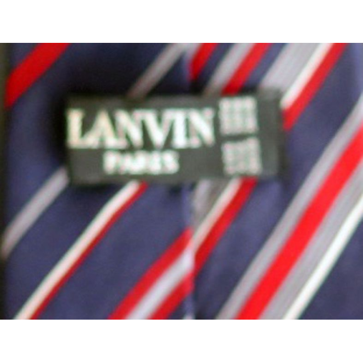 Cravate Lanvin 100 % soie à dominante foncée rayée rouge et verte