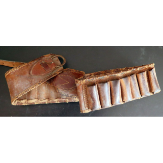 cartouchière de chasse en cuir bien usé 